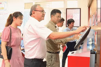 Triển khai chính quyền điện tử tại huyện Phú Xuyên, thành phố Hà Nội. (Ảnh CÔNG TÂM) 
