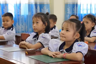 Học sinh lớp 1 Trường tiểu học thị trấn Thủ Thừa, huyện Thủ Thừa, tỉnh Long An. (Ảnh AN NHIÊN) 