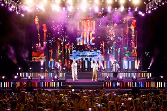 Các hoạt động trong Festival Huế thu hút đông đảo du khách trong nước và quốc tế tham dự. 