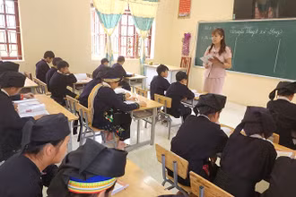 Giờ học tại Trường phổ thông dân tộc bán trú THCS Thiện Hòa, huyện Bình Gia. 