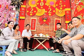Góc phố xuân trở thành điểm sinh hoạt thú vị của người dân Khu phố 5, Phường 11, quận Phú Nhuận trong thời gian qua. 