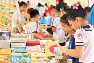 Những cuốn sách là bạn đồng hành của mỗi người trên con đường học tập suốt đời. 