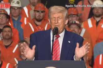 [Video] Ông Donald Trump tuyên bố tăng gấp đôi thuế nhập khẩu nhôm, thép vào Mỹ