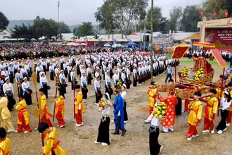 Màn trình tấu chiêng Mường của hơn 500 nghệ nhân tại lễ hội.