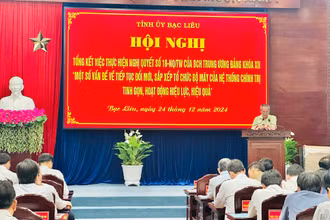 Đồng chí Lữ Văn Hùng, Ủy viên Trung ương Đảng, Bí thư Tỉnh ủy Bạc Liêu phát biểu chỉ đạo tại Hội nghị. (Ảnh: TRỌNG DUY)