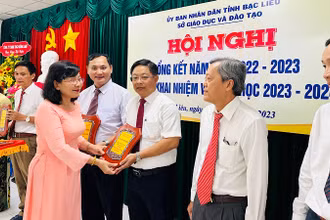 Bạc Liêu tuyên dương những tập thể, cá nhân tiêu biểu xuất sắc trong năm học 2022-2023. (Ảnh Trọng Duy)
