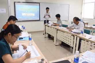Chấm Sơ khảo Giải thưởng Khoa học và Công nghệ dành cho sinh viên trong các cơ sở giáo dục đại học năm 2023. (Ảnh: ANH ĐÀO)
