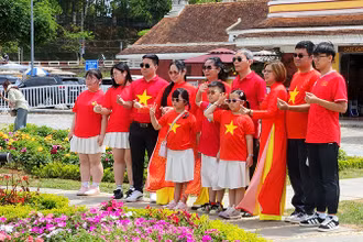 Du khách tham quan tại Ga Đà Lạt.