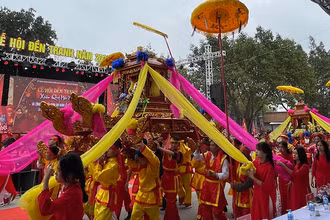 Lễ rước Thánh tại Lễ hội đền Tranh.