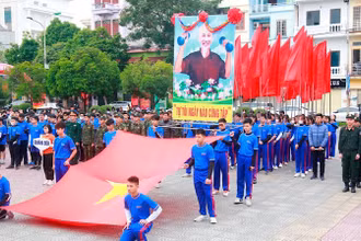 Quang cảnh Lễ khai mạc Giải chạy việt dã Báo Hải Dương tại công viên Bạch Đằng, thành phố Hải Dương. (Ảnh: Báo Hải Dương)