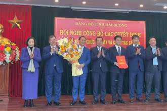 Tỉnh ủy Hải Dương công bố các quyết định về công tác tổ chức cán bộ.