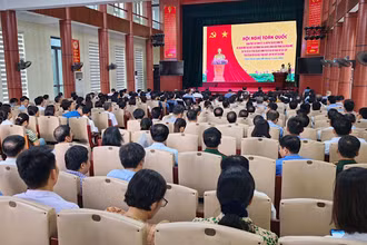 Các đại biểu dự hội nghị trực tuyến tại điểm cầu Huyện ủy Nam Sách, tỉnh Hải Dương.
