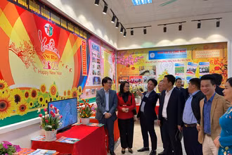 Lãnh đạo các sở, ngành, địa phương dự Triển lãm mừng Đảng, mừng Xuân và Hội báo Xuân Quý Mão 2023.