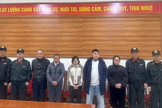 Các đối tượng bị bắt giữ tại cơ quan công an. (Ảnh: Công an Hà Giang)