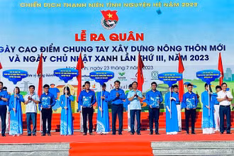 Ra mắt đội hình Trí thức trẻ tình nguyện tham gia xây dựng nông thôn mới. (Ảnh: XUÂN TRƯỜNG)