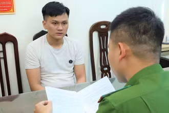 Đối tượng Hà Văn Hào tại cơ quan Công an tỉnh Nam Định. (Ảnh: Công an Nam Định)