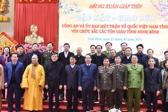 Các đại biểu dự buổi gặp mặt, giao lưu với chức sắc các tôn giáo trên địa bàn tỉnh Ninh Bình. (Ảnh: XUÂN TRƯỜNG)
