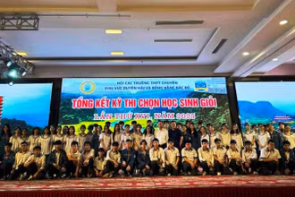 Đoàn học sinh giỏi Trường THPT chuyên Lê Hồng Phong tham gia kỳ thi chọn học sinh giỏi các trường Trung học phổ thông chuyên khu vực Duyên hải và Đồng bằng Bắc Bộ lần thứ XVI, năm 2025. (Ảnh: Trường THPT chuyên Lê Hồng Phong)