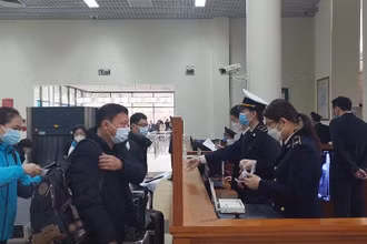 Cửa khẩu quốc tế Móng Cái, Quảng Ninh mở cửa thông quan xuất nhập cảnh trong sáng ngày 8/1/2023.