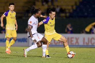 Văn Quyết và các đồng đội có khởi đầu không tốt tại V.League 1 2023/24.