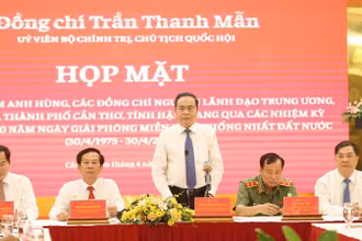 Chủ tịch Quốc hội Trần Thanh Mẫn phát biểu tại buổi họp mặt.
