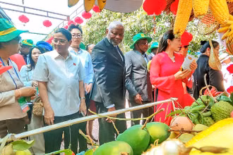 Đoàn đến thăm Khu sinh thái Sông Hậu Farm.