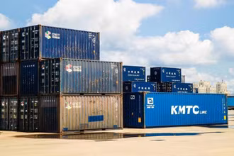 Container tại cảng đường sắt Hưng Long, thành phố Trường Xuân, tỉnh Cát Lâm. (Ảnh: China Daily)