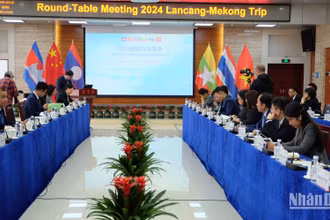Quang cảnh buổi tọa đàm.