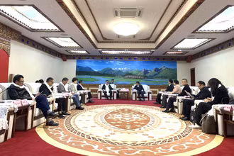 Quang cảnh buổi làm việc. (Ảnh: HỮU HƯNG)