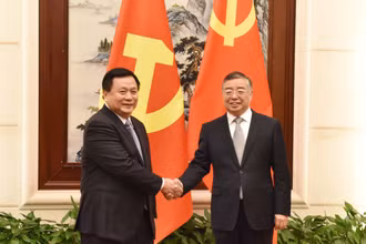 Đồng chí Nguyễn Xuân Thắng hội đàm với đồng chí Lý Thư Lỗi.
