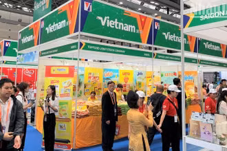 Ảnh minh họa: Gian hàng Việt Nam tại Hội chợ Trung Quốc-ASEAN năm 2023 thu hút rất đông khách tham quan. (Ảnh: HỮU HƯNG)