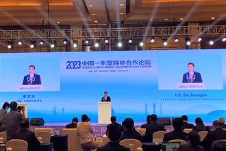 Tổng Thư ký Trung tâm ASEAN-Trung Quốc Shi Zhongjun phát biểu tại lễ khai mạc Diễn đàn. (Ảnh: HỮU HƯNG)