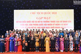 Chủ tịch Quốc hội Trần Thanh Mẫn cùng các Phó Chủ tịch Quốc hội và các đại biểu tại cuộc gặp mặt.