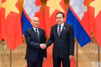 Chủ tịch Quốc hội Trần Thanh Mẫn và Quốc vương Campuchia Norodom Sihamoni.