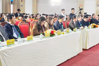 Các đại biểu dự lễ.