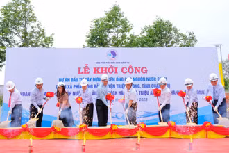 Lãnh đạo tỉnh Quảng Trị và các đại biểu đã thực hiện nghi thức khởi công dự án.