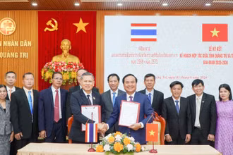 Lãnh đạo hai tỉnh Quảng Trị và Mukdahan ký kết Kế hoạch hợp tác giai đoạn 2025-2030. 