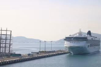 Tàu du lịch biển quốc tế Norwegian Spirit cập Cảng quốc tế Cam Ranh. (Ảnh: CTV)