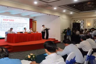 Quang cảnh buổi họp báo. (Ảnh: PHONG NGUYÊN)