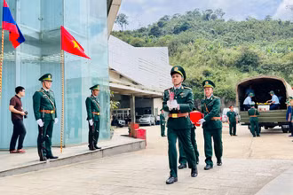 Lễ đón các hài cốt liệt sĩ quân tình nguyện Việt Nam được tổ chức trang trọng tại Cửa khẩu quốc tế Cầu Treo.
