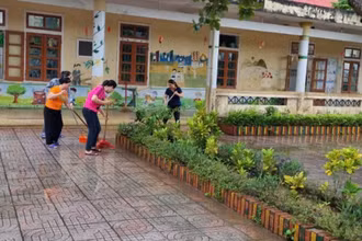Các trường học ở Hương Khê chú trọng công tác bảo đảm an toàn, vệ sinh sạch sẽ trong mùa mưa lũ.