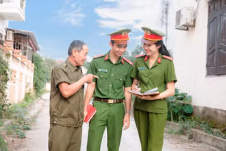 Lực lượng công an xã ở Hà Tĩnh luôn nỗ lực học tập đồng đội, nhân dân và tự hoàn thiện bản thân. (Ảnh: ÁNH DƯƠNG)