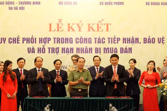 Các đại biểu tại lễ ký kết. (Ảnh: Đức Mạnh)