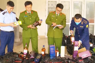 Rượu ngoại không rõ nguồn gốc bị bắt giữ.
