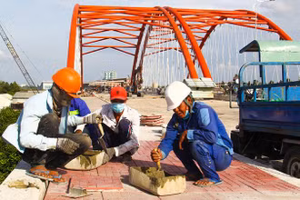 Công trình cầu Cái Cam 2 đang trong giai đoạn hoàn thiện. 