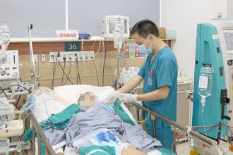 Điều trị cho người bệnh tại Trung tâm Chống độc, Bệnh viện Bạch Mai (Ảnh minh họa: bachmai.gov.vn).