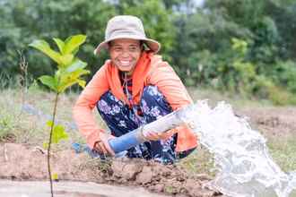 Phụ nữ được hưởng lợi từ dự án “Nước là sự sống”. (Ảnh: UN Women)