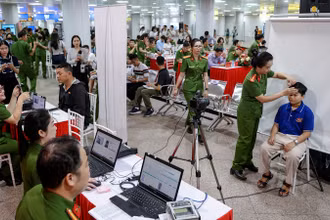[Video] Cấp thẻ căn cước lưu động tại nhà ga Metro Bến Thành