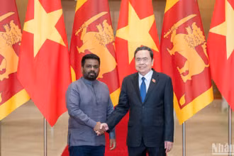 Chủ tịch Quốc hội Trần Thanh Mẫn và Tổng thống Sri Lanka Anura Kumara Dissanayaka. (Ảnh: DUY LINH)