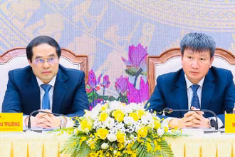 Bí thư Tỉnh ủy Lào Cai và Bí thư Tỉnh ủy Yên Bái chủ trì buổi làm việc. (Ảnh: THANH SƠN) 